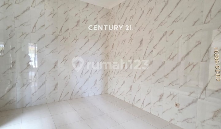 Cheap Rental House Facing Park Inside Cluster in Graha Raya 2