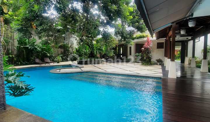Rumah Asri Mewah Ada Kolam Renang Strategis Dekat MRT Cipete Jaksel.