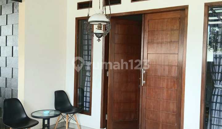 Rumah Posisi Hook dengan Tanah yang Luas Murah dan Strategis di Villa Bintaro 2