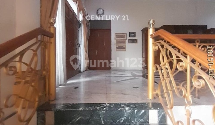 Dijual Rumah Luas Ada Kolam Renang di Mabes Hankam Cipayung 2