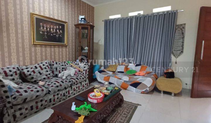 Rumah Ada Kolam Renang Strategis Dekat Stasiun Sudimara 2