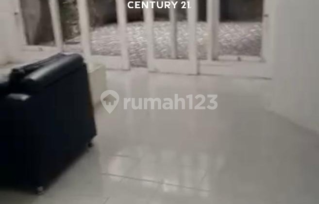 Rumah Rapi Siap Huni Sirkulasi Udara Bagus Dijual di Sektor 5 2