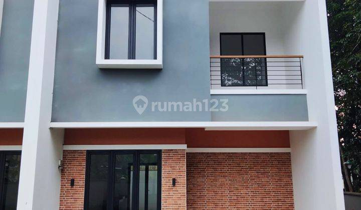 RUMAH MEWAH SIAP HUNI CIATER BSD DEKAT TOL DAN STASIUN 1