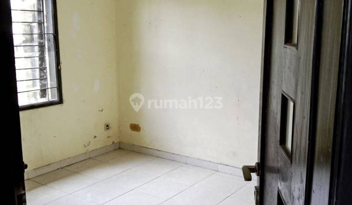 Spacious 4br House At Perumahan Maharaja By Travelio Realty 8