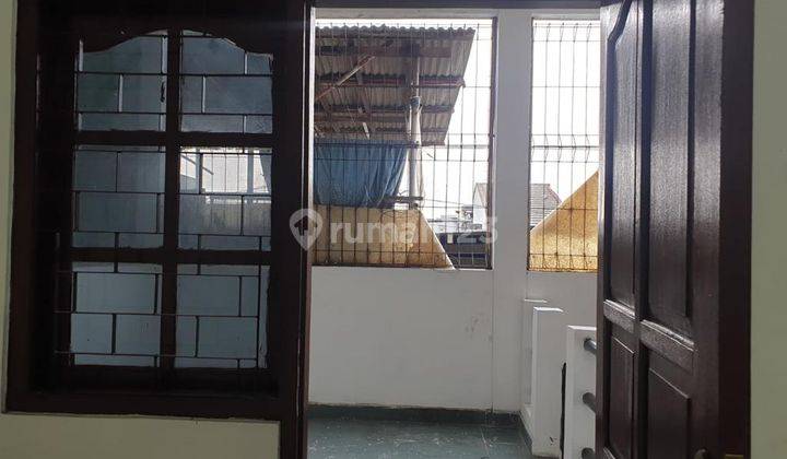 Spacious And Homey Living 6br House At Proklamasi Depok By Travelio Realty 4