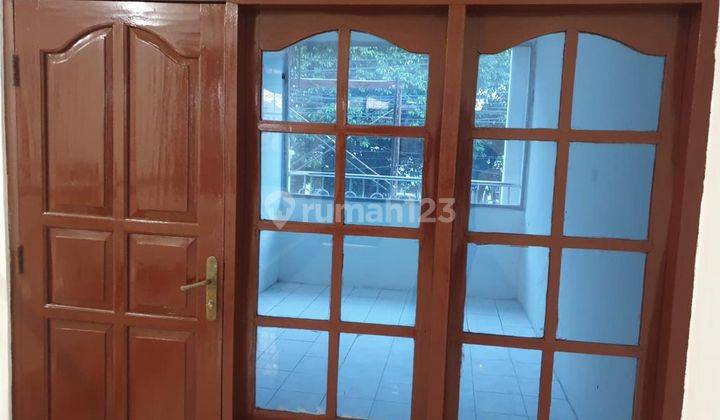 Spacious And Homey Living 6br House At Proklamasi Depok By Travelio Realty 3