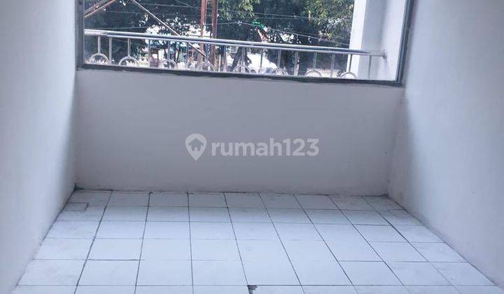 Spacious And Homey Living 6br House At Proklamasi Depok By Travelio Realty 10