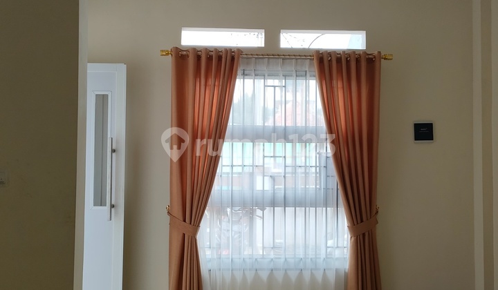 Spacious 4BR House at Curugmekar By Travelio Realty 6