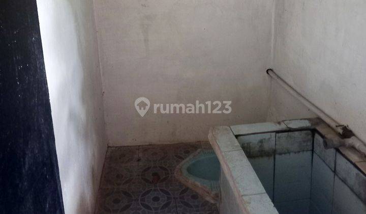 Classic 2BR House at Kebonsari Surabaya By Travelio Realty 4