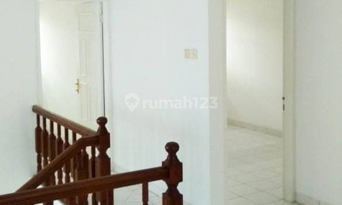 Tranquil 5BR House at Taman Cendana Golf By Travelio Realty 8