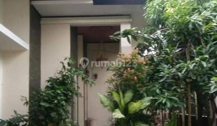 Spacious 4BR House at Kompleks IDI By Travelio Realty 6