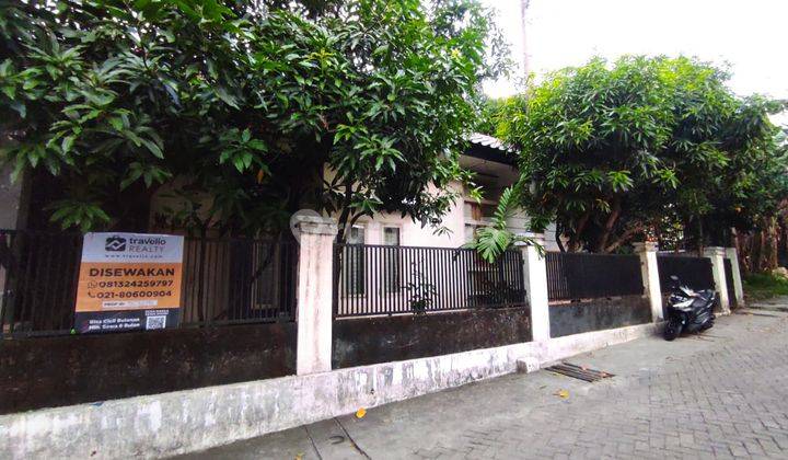 Spacious 4BR House at Kompleks IDI By Travelio Realty 12