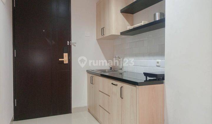 Studio, 1br Furnished At Patraland Amarta Apartment By Travelio 3