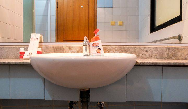 2BR Fully Furnished at Red Top Apartment By Travelio 14