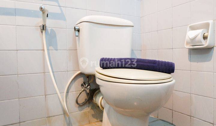 2BR Fully Furnished at Red Top Apartment By Travelio 15
