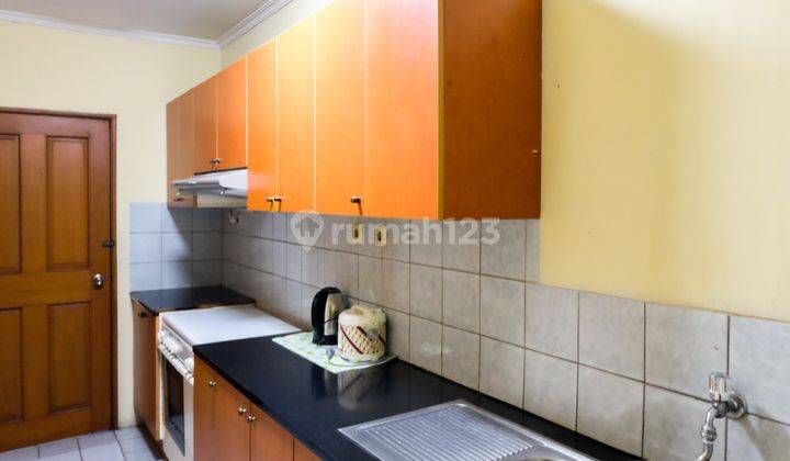 2BR Fully Furnished at Red Top Apartment By Travelio 26