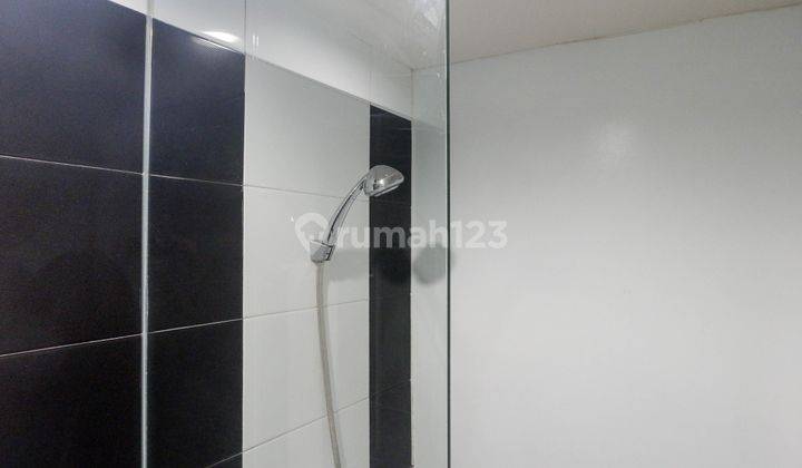 Studio Room Apartment At The Square Surabaya By Travelio 6