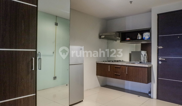 Studio Room Apartment At The Square Surabaya By Travelio 14