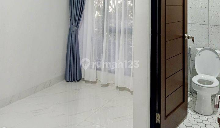 4br House At Arosa Residence Bintaro By Travelio Realty 11