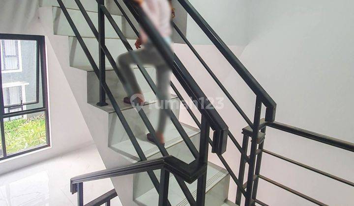 4br House At Arosa Residence Bintaro By Travelio Realty 15