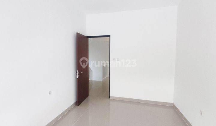 5br House At Maya Persada Regency 2 By Travelio Realty 16