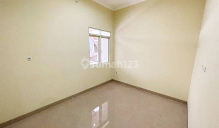 Unfurnished 3br House At Kapasan Kidul By Travelio Realty 13