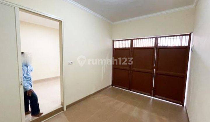 Unfurnished 3br House At Kapasan Kidul By Travelio Realty 16