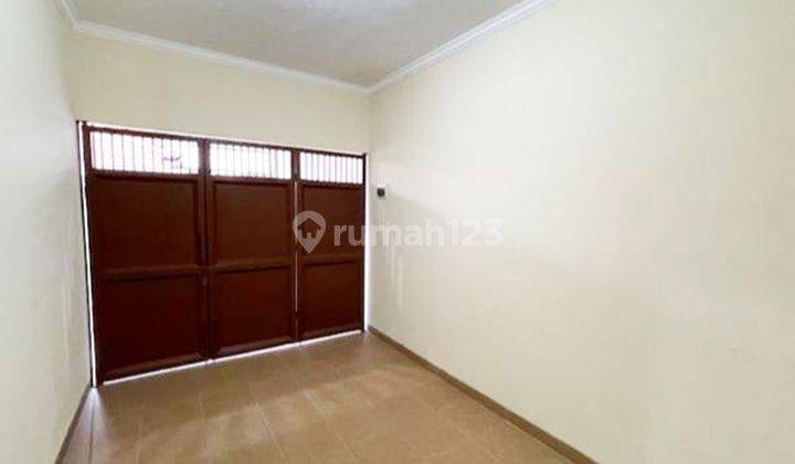 Unfurnished 3br House At Kapasan Kidul By Travelio Realty 20