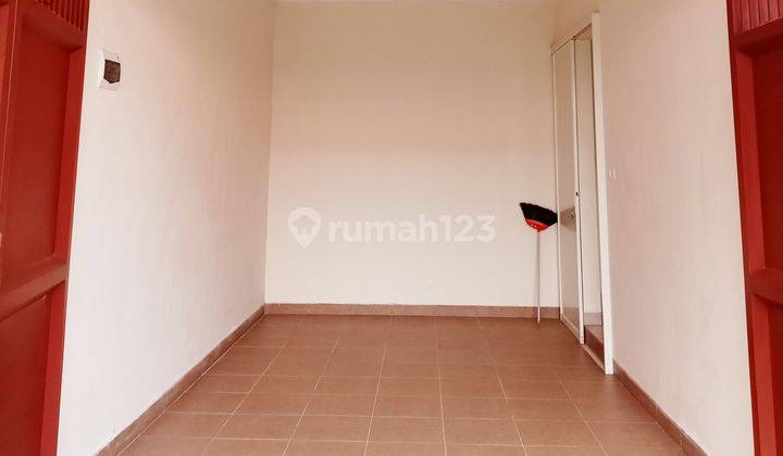 Unfurnished 3br House At Kapasan Kidul By Travelio Realty 32