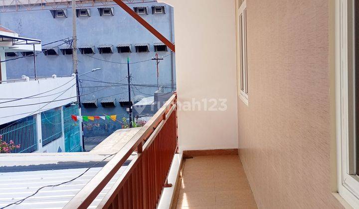 Unfurnished 3br House At Kapasan Kidul By Travelio Realty 47