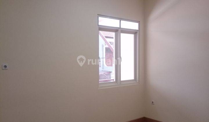 Unfurnished 3br House At Kapasan Kidul By Travelio Realty 49