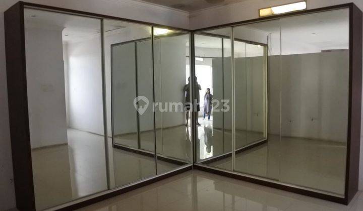 5br House At Kiara Payung By Travelio Realty 7