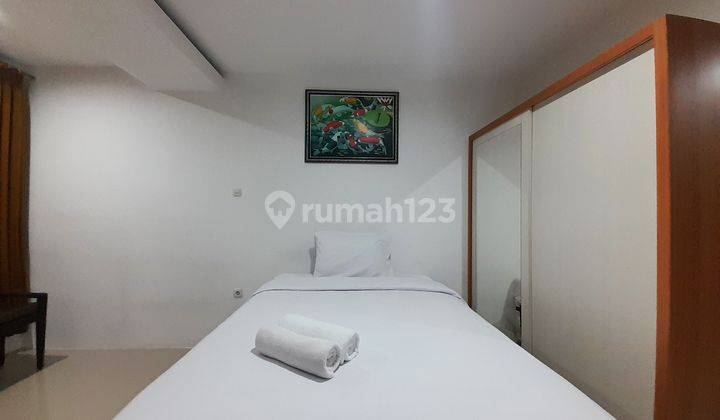 Studio Furnished Apartemen Green Park Yogyakarta By Travelio 1