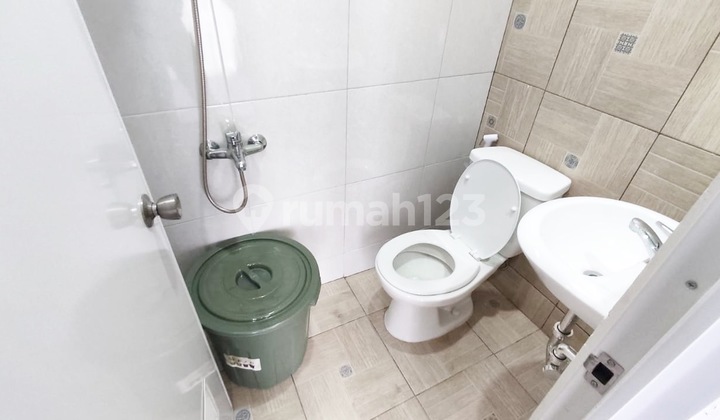 2br 3br House At Galuh Mas Karawang By Travelio 20