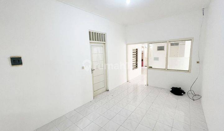 3br House At Barata Jaya By Travelio Realty 3