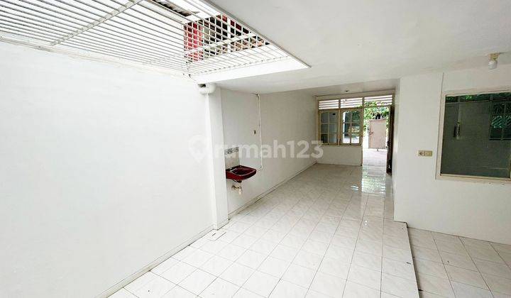 3br House At Barata Jaya By Travelio Realty 4