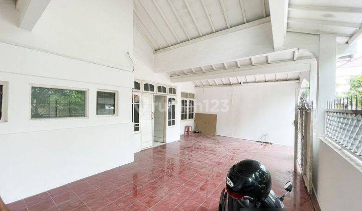 3br House At Barata Jaya By Travelio Realty 12