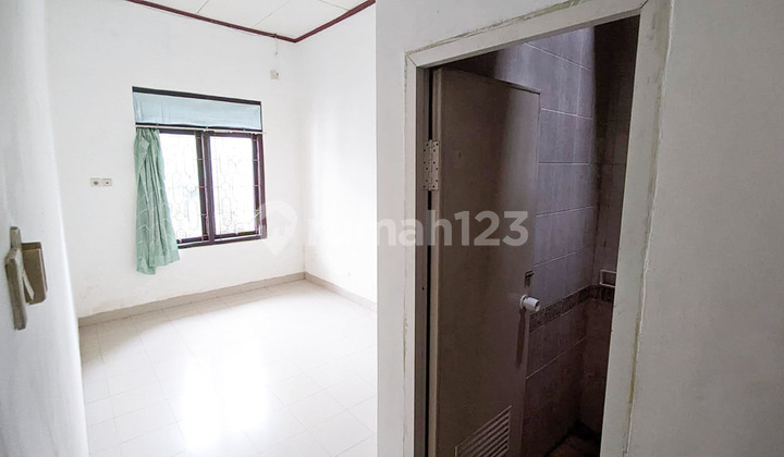 3br Unfurnished House At Griya Timur Indah By Travelio Realty 9