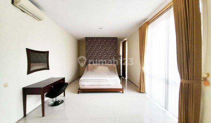 5br House At Perum Citrasun Garden By Travelio Realty 9