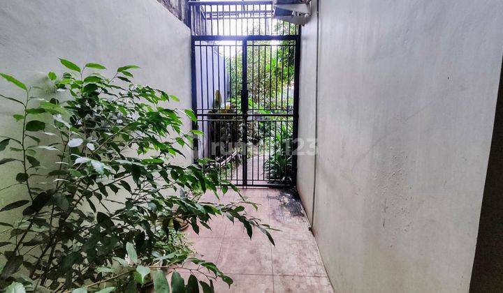 4br Unfurnished House At Pasar Rebo By Travelio Realty 8