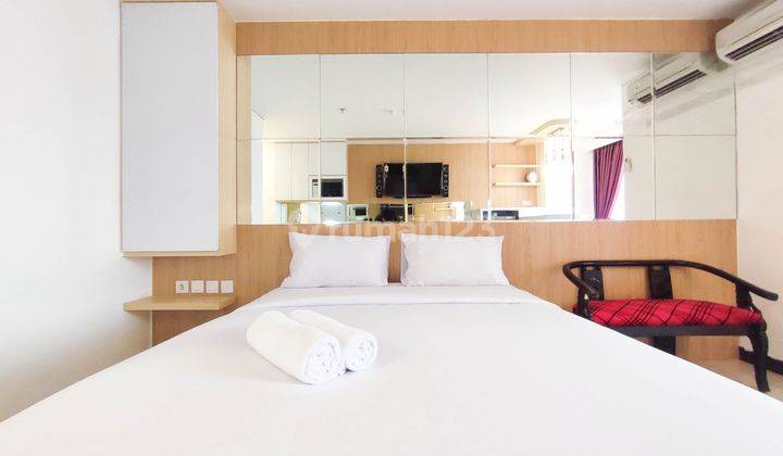 Studio Furnished Apartment At Sentraland Semarang By Travelio 3