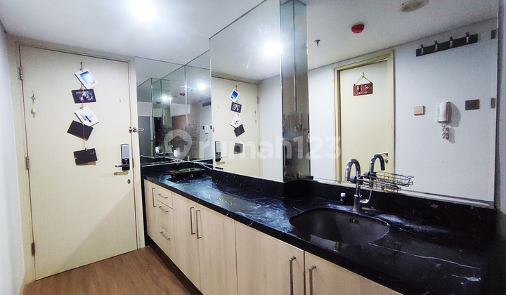 Studio Furnished Apartment At Warhol Residences By Travelio 5