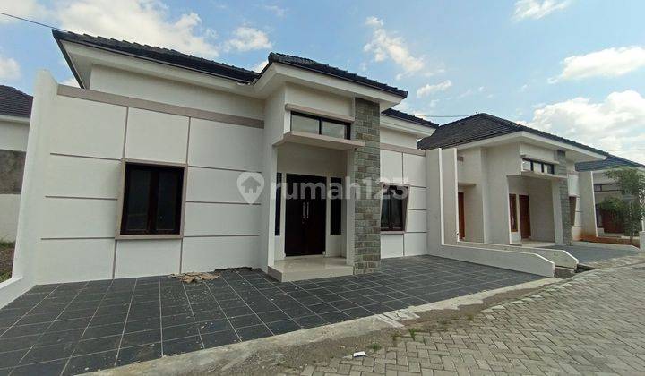 Rumah sapphire townhouse di Slawi alun2 1