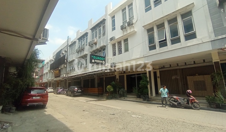 3-Storey Shop House in Tegal Nirmala Square 1