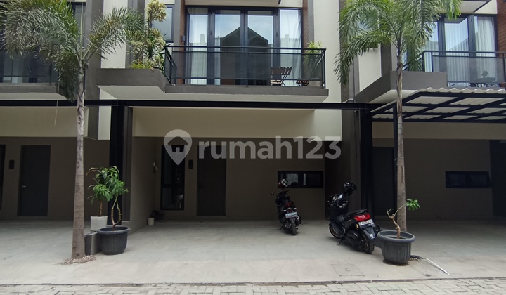 Rumah Semi Furnished Mewah Tanpa DP di Jaksel