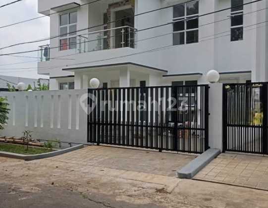 Rumah Hook Luas Sangat Dekat ke MRT Lebak Bulus