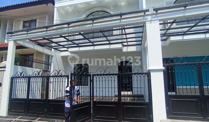 Rumah Townhouse Real Di Lebakbulus Jakartaselatan