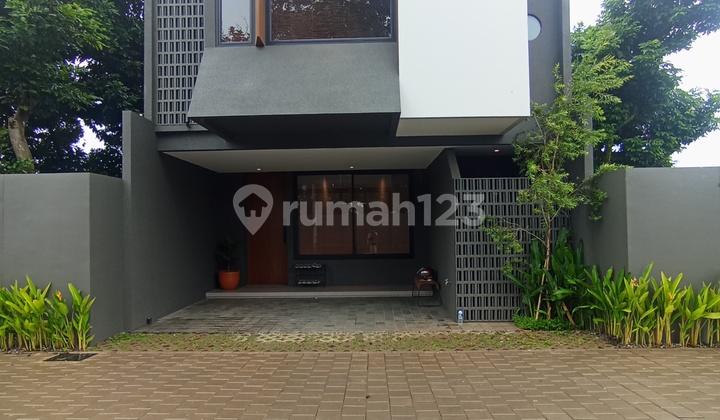 Rumah Cantik Dekat MRT Lebak Bulus Harus di Miliki Rumah Cantik Dekat MRT Lebak Bulus Harus di Miliki