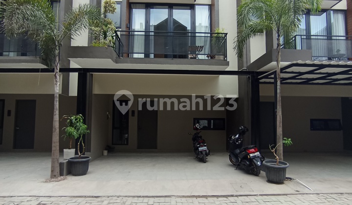 Rumah Semi Furnished Mewah Tanpa DP Dijaksel