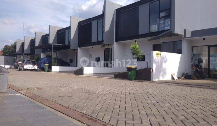 Rumah luas fasilitas Club house di serua  bintaro 1